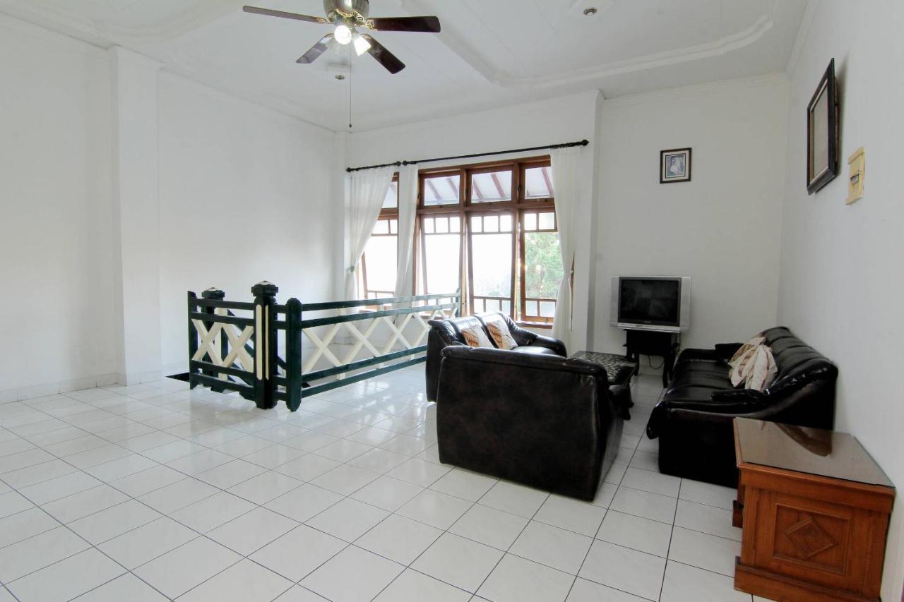 Hotel Fevytra Syariah Jogjacarta Exterior foto