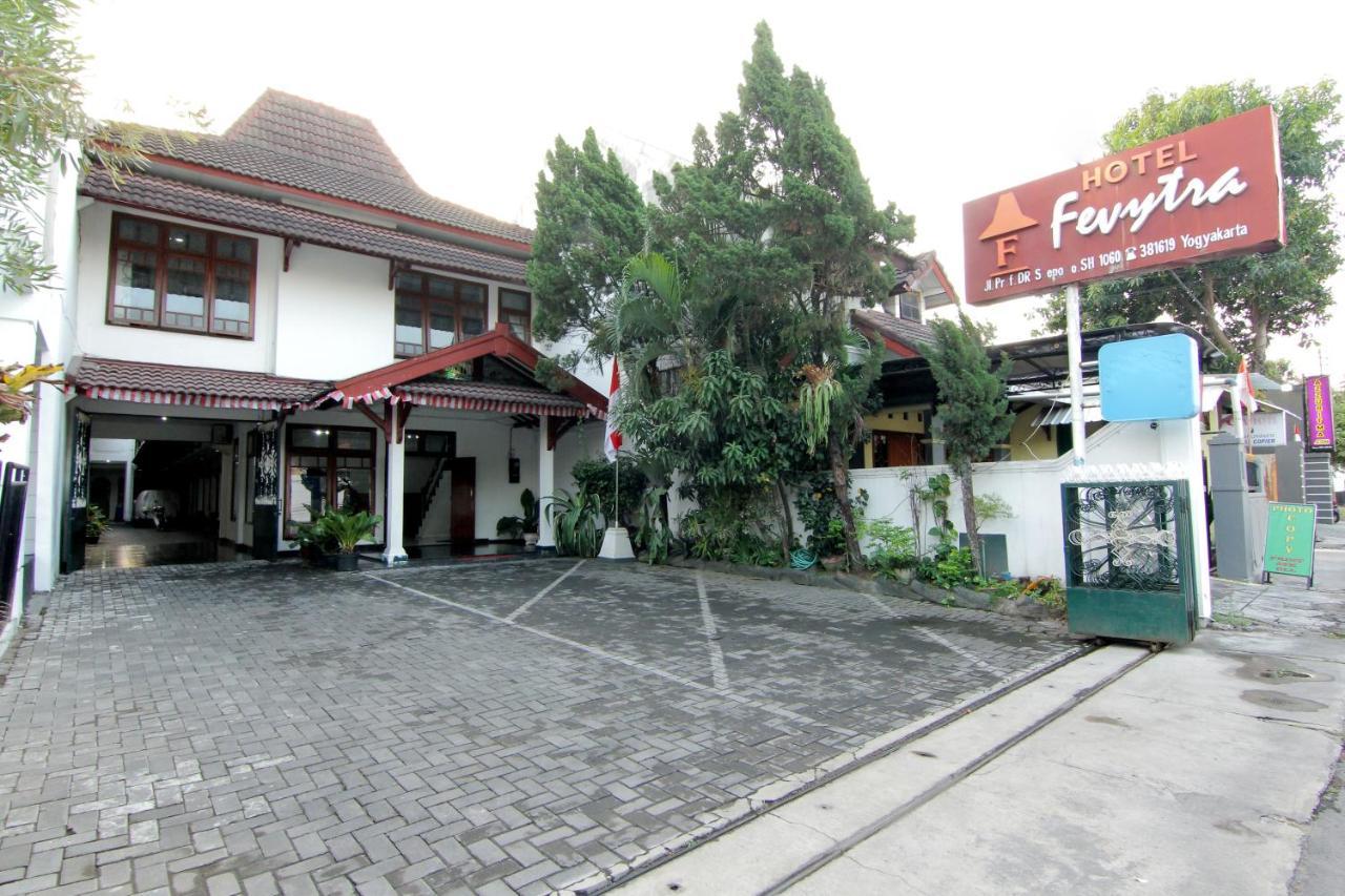 Hotel Fevytra Syariah Jogjacarta Exterior foto