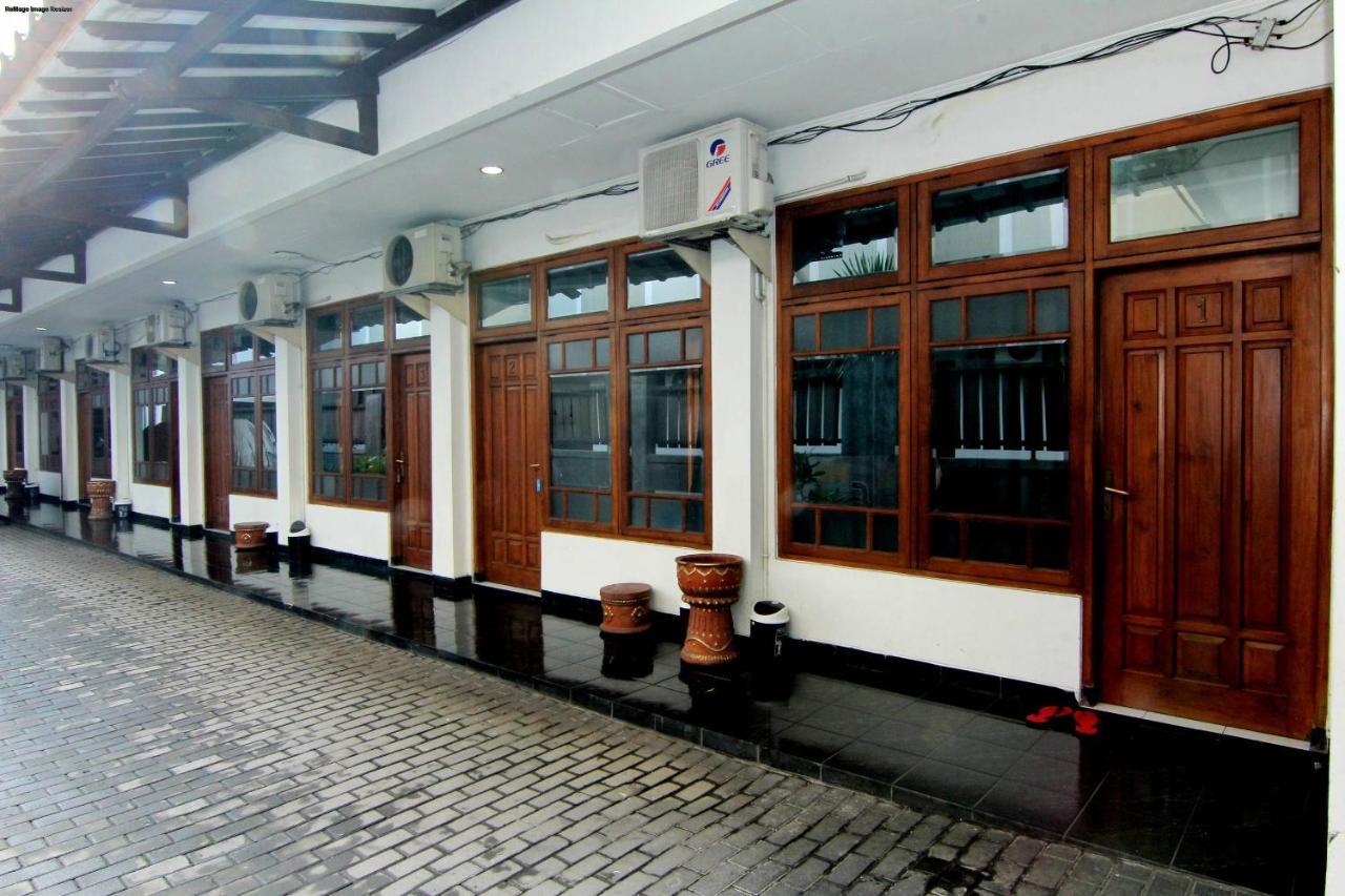 Hotel Fevytra Syariah Jogjacarta Exterior foto