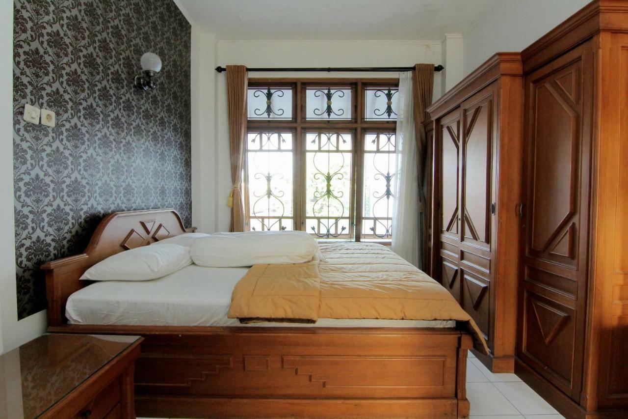 Hotel Fevytra Syariah Jogjacarta Exterior foto